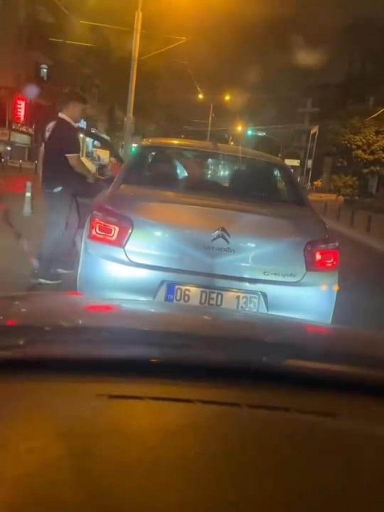 Güngören’de yol verme hengamesi: Şoför camı yumruklayarak parçaladı 4 gungorende yol verme hengamesi sofor cami yumruklayarak parcaladi 2 pwDMzZm2