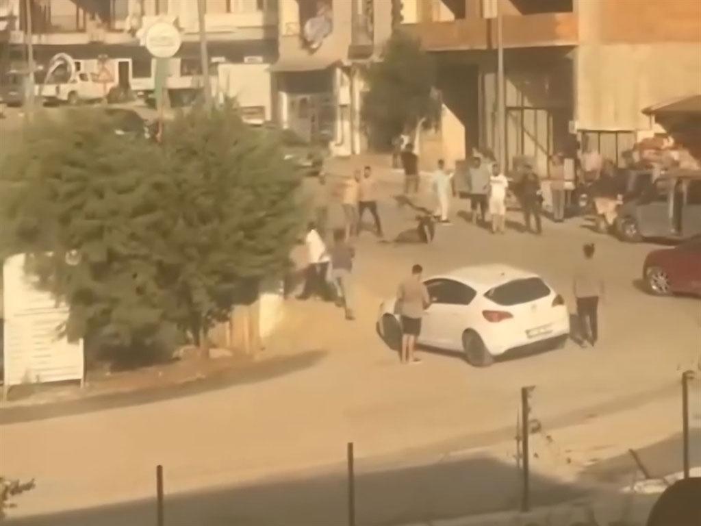 Hatay'da kaza sonrası taraflar birbirine girdi! Sopalar, yumruklar havada uçuştu 5 hatayda kaza sonrasi taraflar birbirine girdi sopalar yumruklar havada ucustu 3