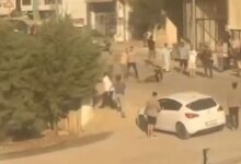 hatayda kaza sonrasi taraflar birbirine girdi sopalar yumruklar havada ucustu DYkVQrsJ