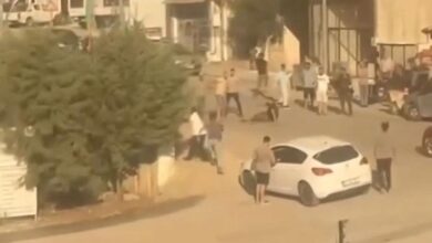 hatayda kaza sonrasi taraflar birbirine girdi sopalar yumruklar havada ucustu DYkVQrsJ
