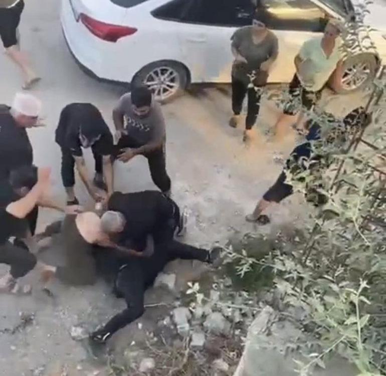 Hatay'da vahim olay! Arbedeyi ayırmak isteyen bıçaklandı: 1 meyyit, 3 yaralı 3 hatayda vahim olay arbedeyi ayirmak isteyen bicaklandi 1 meyyit 3 yarali 1 Iye5CquW