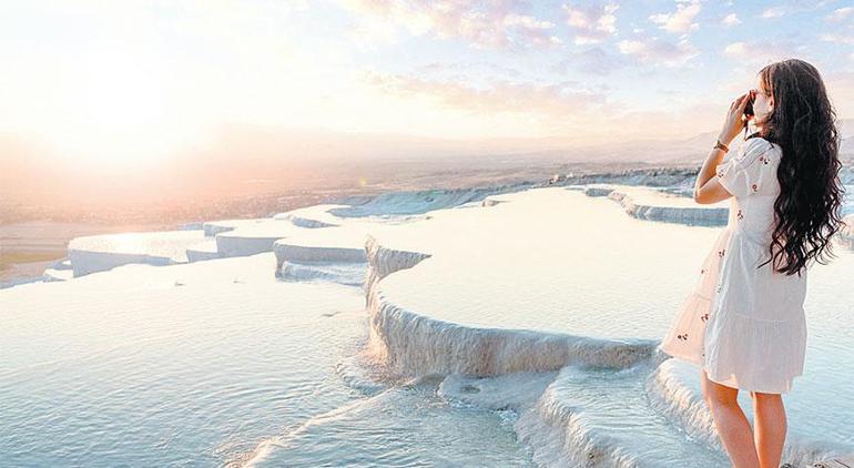 İngiliz turistlerin Türkiye’de en sevdiği yerler! ‘Şafak heykelleri altına boyuyor’ 5 ingiliz turistlerin turkiyede en sevdigi yerler safak heykelleri altina boyuyor 3 ZVngeZyG