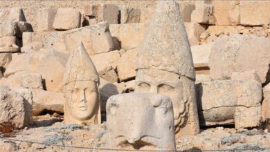 ingiliz turistlerin turkiyede en sevdigi yerler safak heykelleri altina boyuyor JXRGAkzE