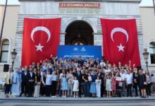 istanbul valisi gul lgsde tam puan alan ogrencileri odullendirdi LVmUphD3