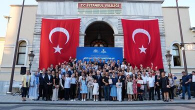 istanbul valisi gul lgsde tam puan alan ogrencileri odullendirdi LVmUphD3