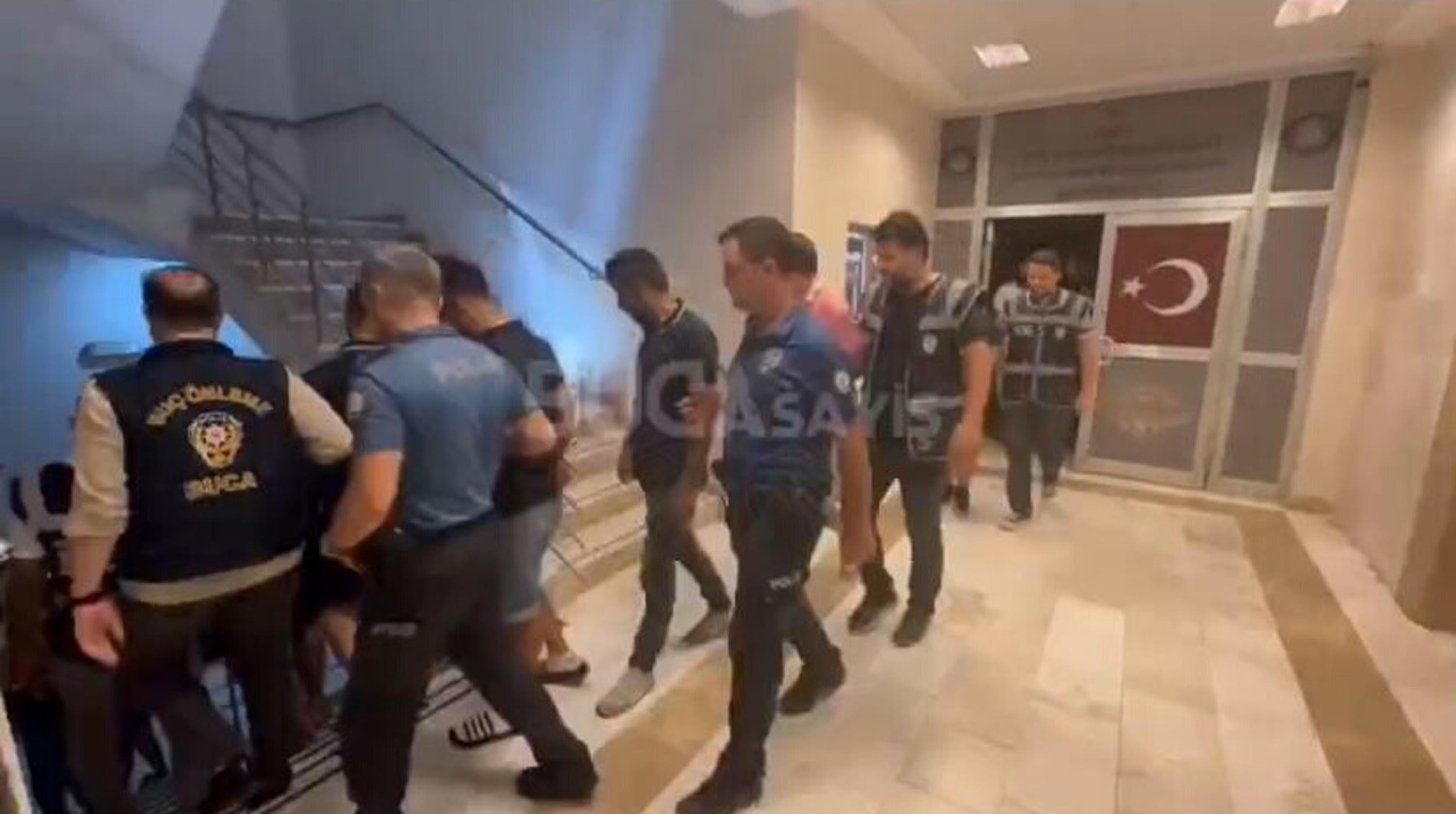 İzmir’deki sahtecilik olayında mağdurlar da dolandırıcılar da mahpusa girdi 5 izmirdeki sahtecilik olayinda magdurlar da dolandiricilar da mahpusa girdi 3 3i1DQRX2