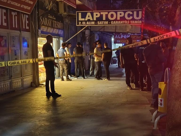 Kahramanmaraş'ta vahim cinayet: Yemek yerken tartıştığı eşinin başına sıktı 2 kahramanmarasta vahim cinayet yemek yerken tartistigi esinin basina sikti 0 kPXSY796
