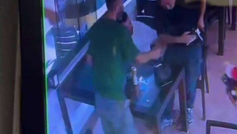 Kandıra’da polis memurunun vurulma anı ortaya çıktı! Saldırganın rahat halleri kamerada 4 kandirada polis memurunun vurulma ani ortaya cikti saldirganin rahat halleri kamerada 2