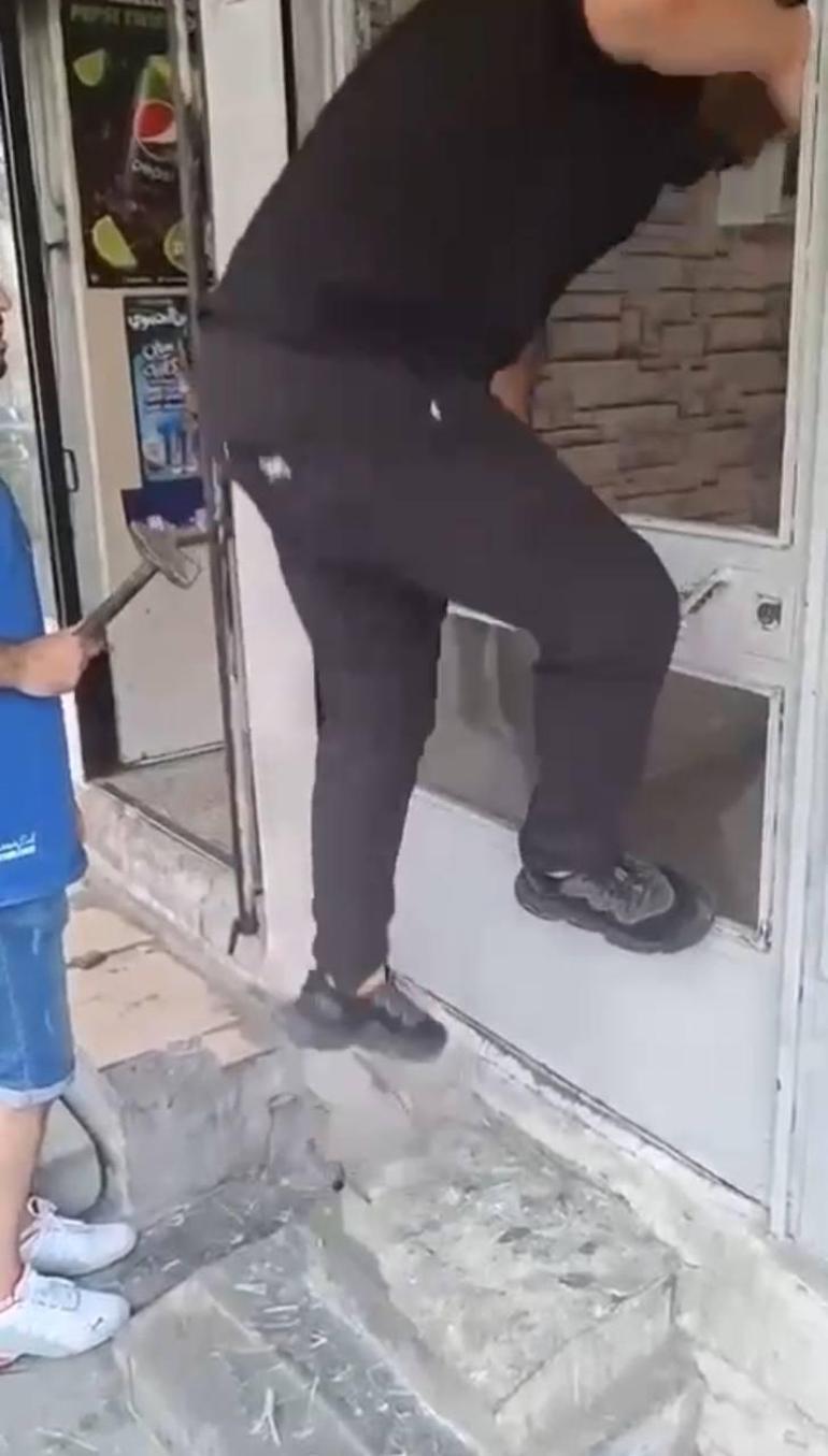 Kaybolan telefonunu sinyalden buldu! Aygıtın bulunduğu iş yerinin camını kırarak geri aldı 3 kaybolan telefonunu sinyalden buldu aygitin bulundugu is yerinin camini kirarak geri aldi 1 DcAtXrrN