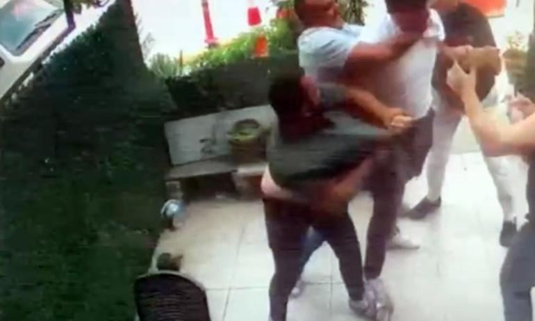 kiz arkadasina yanilgili park uyarisi yapan esnafi yumruklayarak hastanelik etti 1 EBKJpcaA