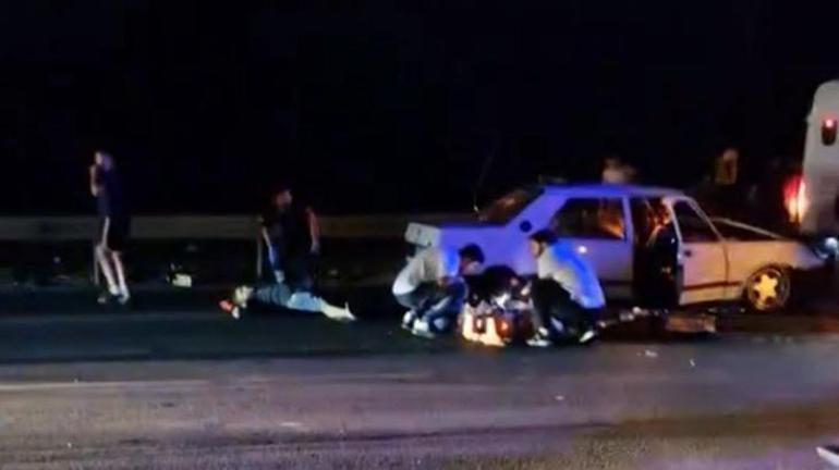 kucukcekmecede araba iett yol bakim aracina carpti 1i agir 5 yarali 0 4LvBiKlV