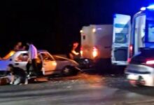 kucukcekmecede araba iett yol bakim aracina carpti 1i agir 5 yarali AzjZLVT4