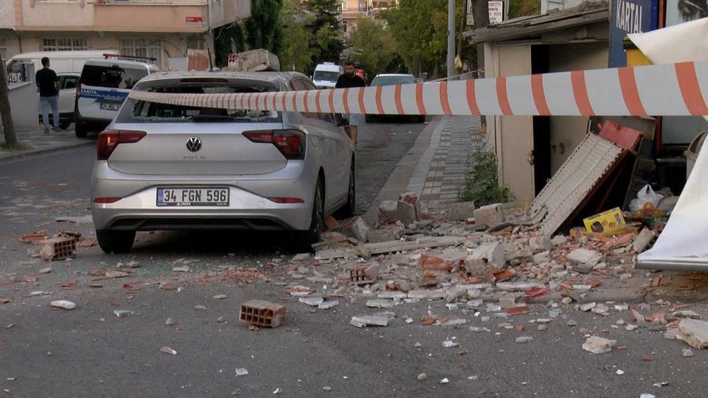 kucukcekmecede balkonu coken bina tahliye edildi 3 YvEtYWSJ