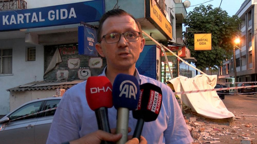 kucukcekmecede balkonu coken bina tahliye edildi 7 l7yz9WLC