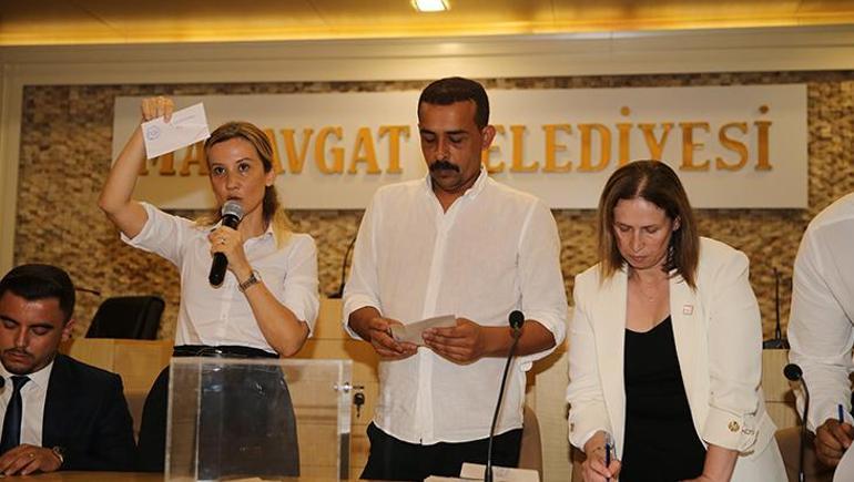 Manavgat Belediyesi Lider Vekilliğine CHP'li Mehmet Çiçek seçildi 2 manavgat belediyesi lider vekilligine chpli mehmet cicek secildi 0 cJNbq63D