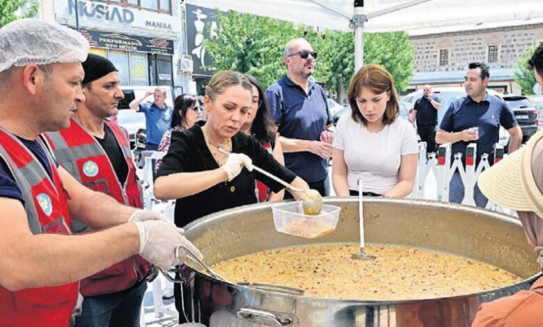 Manisa merhum liderini unutmadı 1 manisa merhum liderini unutmadi 8yAj9Tkl