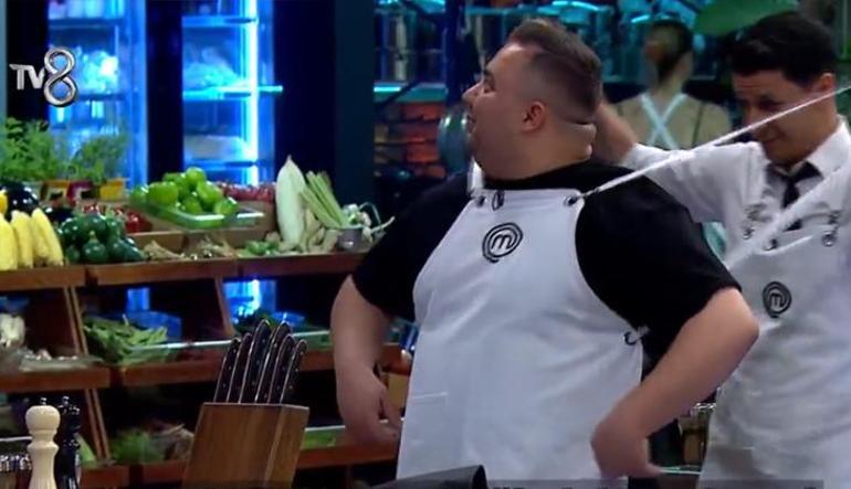 Masterchef'te ana takım heyecanı: 10. yarışmacı belirli oldu! Mehmet şef sitem etti Yemek yiyemedik 2 masterchefte ana takim heyecani 10 yarismaci belirli oldu mehmet sef sitem etti yemek yiyemedik Hy1gAGQ3