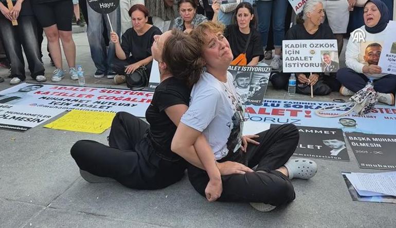 Mattia Ahmet Minguzzi'nin annesi Yasemin Minguzzi Bakırköy'de oturma hareketi yaptı 2 mattia ahmet minguzzinin annesi yasemin minguzzi bakirkoyde oturma hareketi yapti 0 QFn16T5u