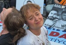 mattia ahmet minguzzinin annesi yasemin minguzzi bakirkoyde oturma hareketi yapti kLLc68WI