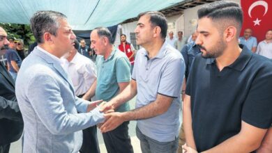 meydanlarda milletin iradesine sahip cikiyoruz Al9LxiMV