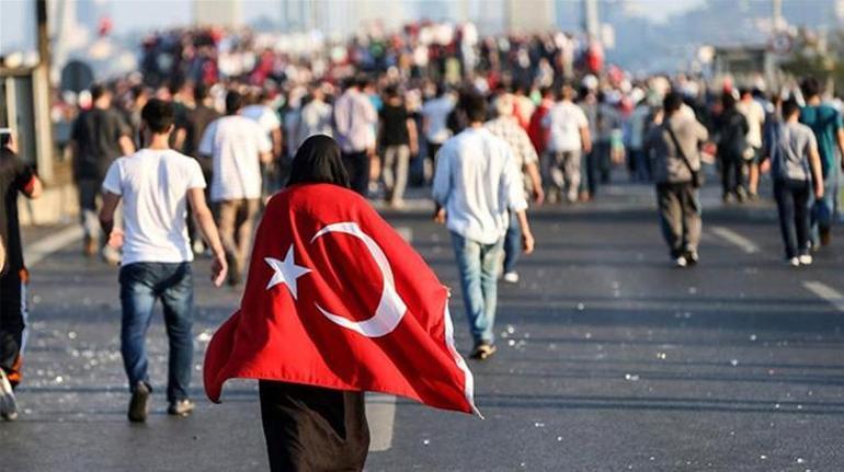 Milletin zaferi! Hain darbe teşebbüsünün üzerinden 9 yıl geçti 2 milletin zaferi hain darbe tesebbusunun uzerinden 9 yil gecti 0