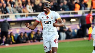 napoli taraftarindan victor osimhene skandal pankart FARJlgBq