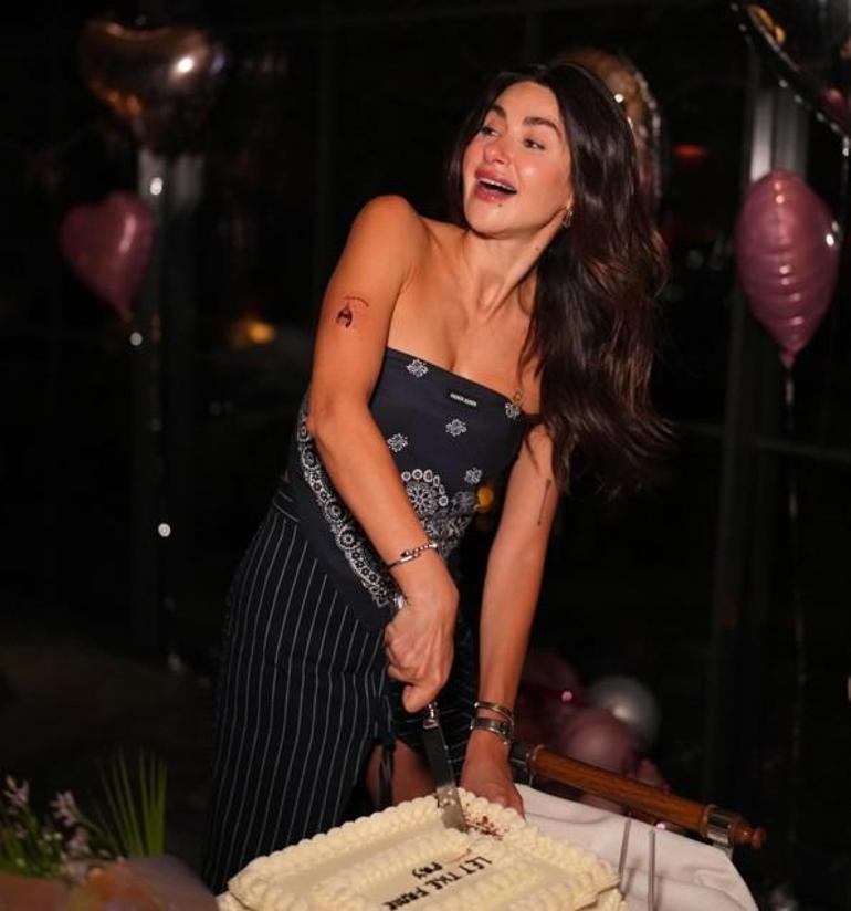 Nesrin Cavadzade 42. yaşına bu türlü merhaba dedi! Doğum günü pozlarına beğeni yağdı 4 nesrin cavadzade 42 yasina bu turlu merhaba dedi dogum gunu pozlarina begeni yagdi 2 tHOSiVHp