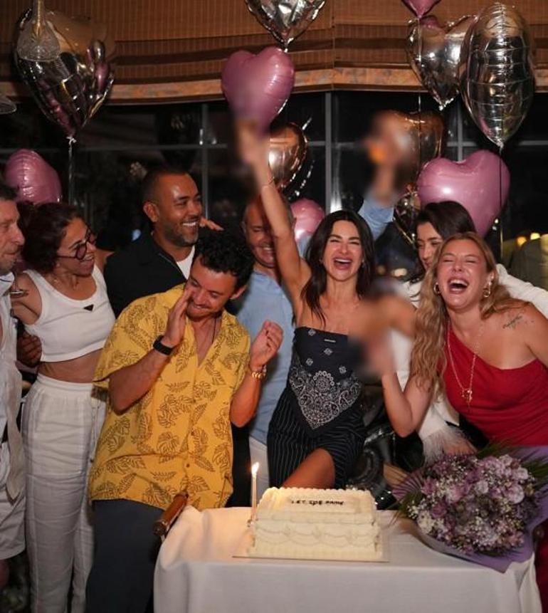 Nesrin Cavadzade 42. yaşına bu türlü merhaba dedi! Doğum günü pozlarına beğeni yağdı 5 nesrin cavadzade 42 yasina bu turlu merhaba dedi dogum gunu pozlarina begeni yagdi 3 QN6R1Kkc