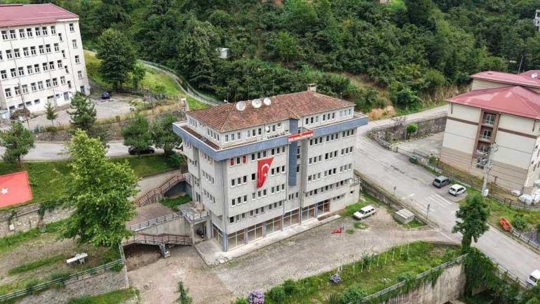 sato uzere muhtarlik binasi toplumsal medyada paylasilan bir fotograf ortaligi karistirdi 0 XXywbGwH