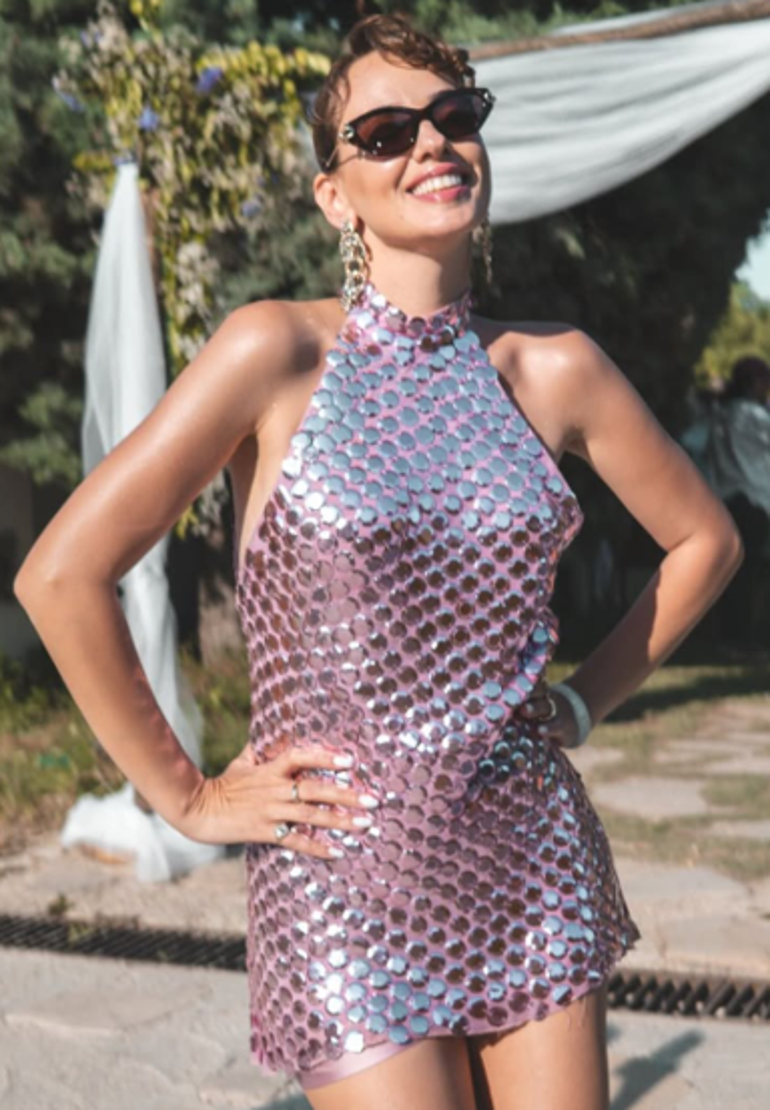 Seda Bakan'dan yaz ve set pozları! 2 seda bakandan yaz ve set pozlari 0 DQAQdtWB