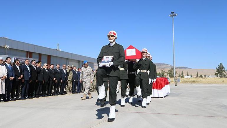 Şehit Üsteğmen Tuğrul Özsu'nun naaşı memleketi Edirne'ye gönderildi 3 sehit ustegmen tugrul ozsunun naasi memleketi edirneye gonderildi 1 2KfBsUyT