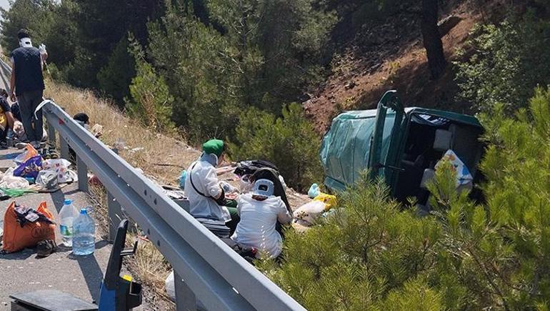 Sivas'ta minibüs devrildi: 13 yaralı 2 sivasta minibus devrildi 13 yarali 0