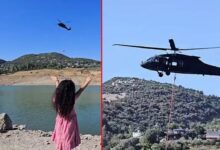 skorsky tipi askeri helikopteri gorunce elini kaldirdi kucuk kiza unutulmaz ani wWljiblb