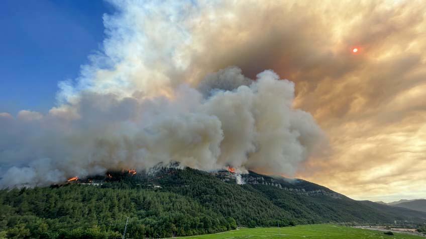 Son dakika... Ciğerlerimiz yanıyor! Bursa'da alevler yerleşim yerlerine yaklaştı 20 son dakika cigerlerimiz yaniyor bursada alevler yerlesim yerlerine yaklasti 18 FZqnkhuD