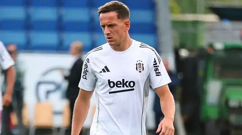 son dakika galatasarayda ayriliklar yakin yildiz futbolcu icin dev bonservis talebi 4 nXHycKCT