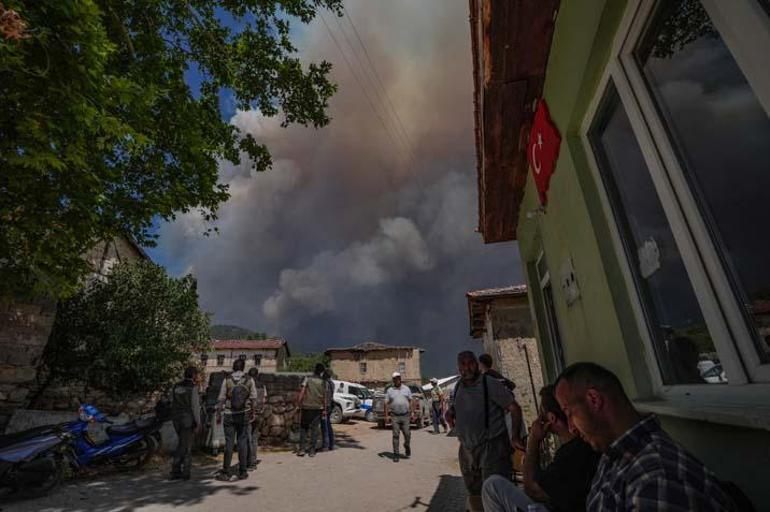 Son dakika... Sakarya'da başlayan yangın Bilecik'e ulaştı! Bir köy tahliye edildi 14 son dakika sakaryada baslayan yangin bilecike ulasti bir koy tahliye edildi 12 BSH7Hp9Z