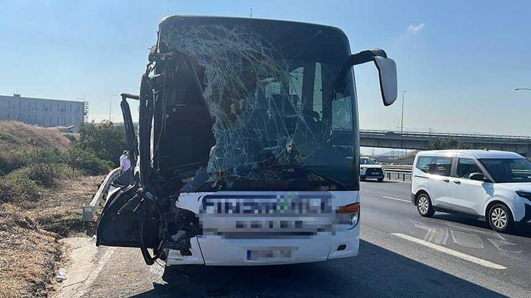 TEM'de feci kaza! Yolcu otobüsü kamyona çarptı: Yaralılar var 2 temde feci kaza yolcu otobusu kamyona carpti yaralilar var 0 iB81i7Vg