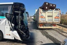 temde feci kaza yolcu otobusu kamyona carpti yaralilar var 9GfdZ3JY