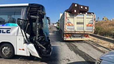 temde feci kaza yolcu otobusu kamyona carpti yaralilar var 9GfdZ3JY