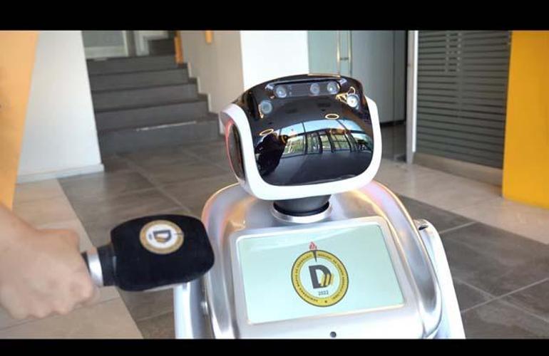 Yapay zeka eğitimi veren Türkiye'de birinci ve tek okul! Demirören Medya ve Teknoloji MTAL'de robotla tanıtım 14 yapay zeka egitimi veren turkiyede birinci ve tek okul demiroren medya ve teknoloji mtalde cPZYrBtA