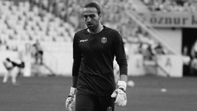 yeni malatyaspor merhum kalecisi ahmet eyupun formasini emekliye ayirdi WybrQD72