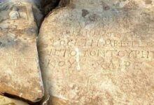1900 yillik mezar tasini satmaya calisirken yakayi ele verdi 3IC4RuqA