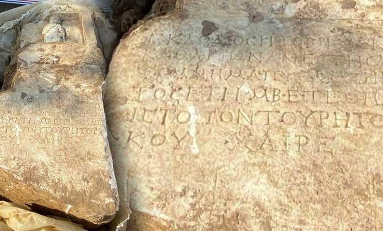 1900 yıllık mezar taşını satmaya çalışırken yakayı ele verdi 1 1900 yillik mezar tasini satmaya calisirken yakayi ele verdi 3IC4RuqA