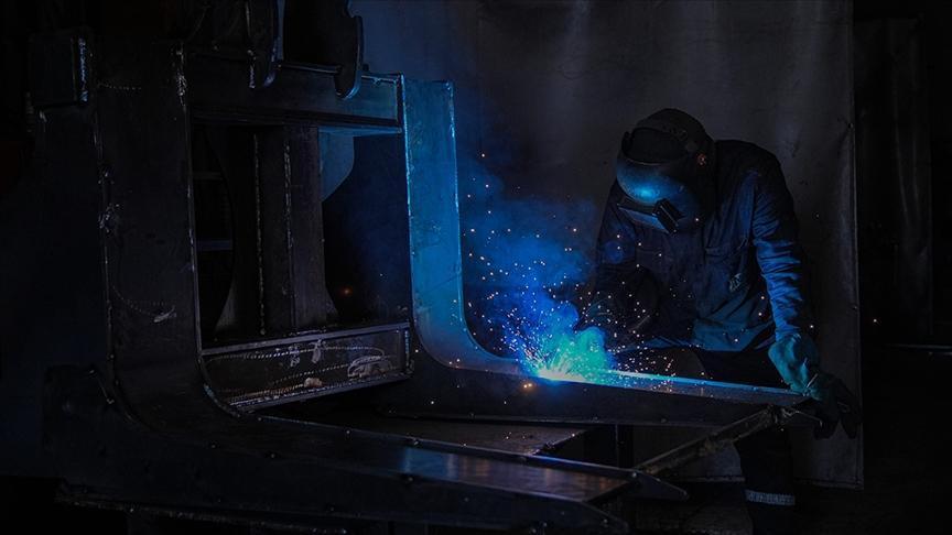 2025 yılında sanayi kesiminin istihdam içindeki hissesi azalırken, hizmetler kesiminin hissesi arttı