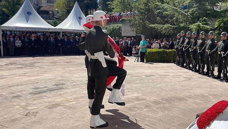 3'üncü Cumhurbaşkanı Celal Bayar, kabri başında anıldı 3 3uncu cumhurbaskani celal bayar kabri basinda anildi 1 aarS4wca
