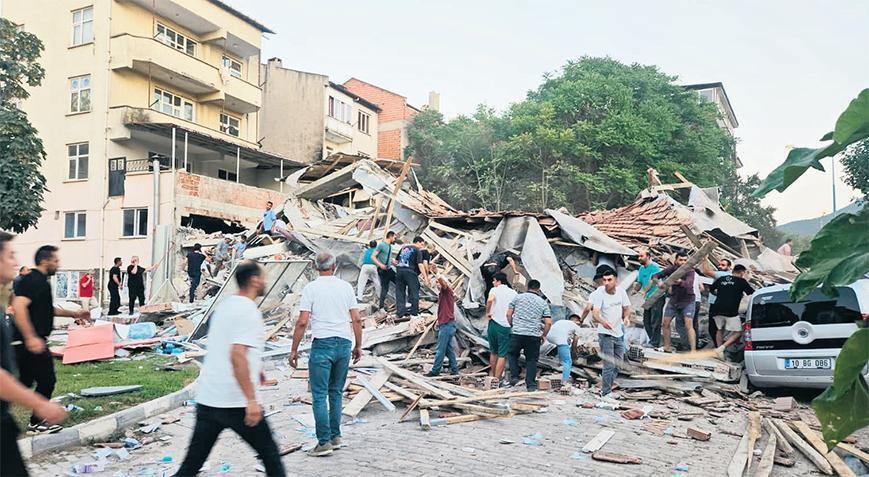 6.1’lik sarsıntıda bir can kaybı