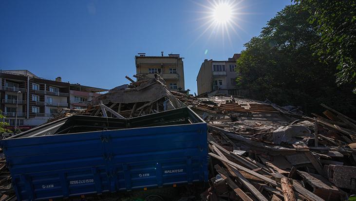 61lik zelzelenin akabinde 237 artci afet bolgesi besik uzere 10u 40in uzerinde B3HyuYA2
