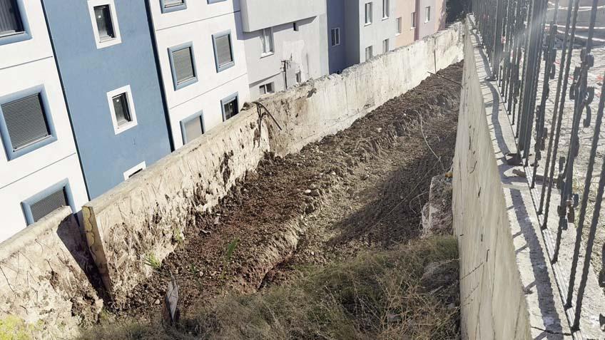 70 mesken boşaltıldı, yollar çatladı: 'Kazıdan sonra heyelan başladı' 6 70 mesken bosaltildi yollar catladi kazidan sonra heyelan basladi 4 KhYfZu9U