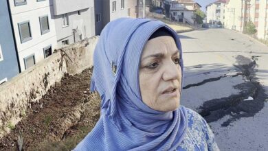 70 mesken bosaltildi yollar catladi kazidan sonra heyelan basladi psWTJZWO