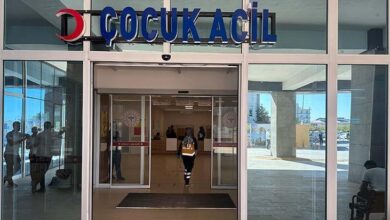 8 yasindaki cocuk araba bagajinda mahsur kaldi havasiz kalarak agir yaralandi rNGUXpnl